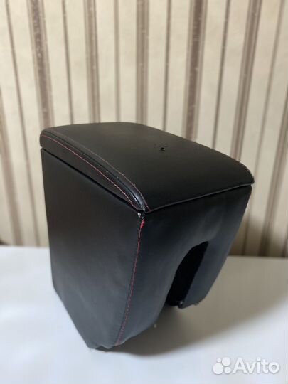 Подлокотник