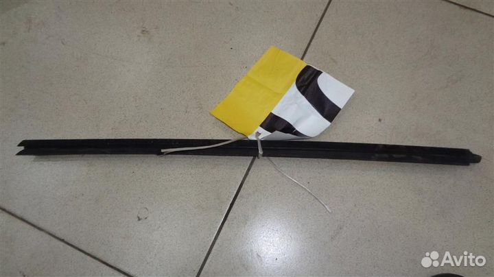 Уплотнитель стекла двери задней правой (бархотка