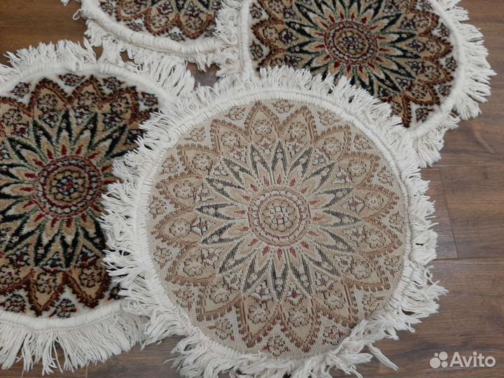 Сидушки на стулья новые