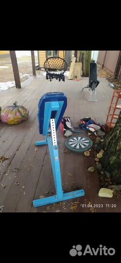 Две скамьи и стойки для штанги тренажёры неКитай