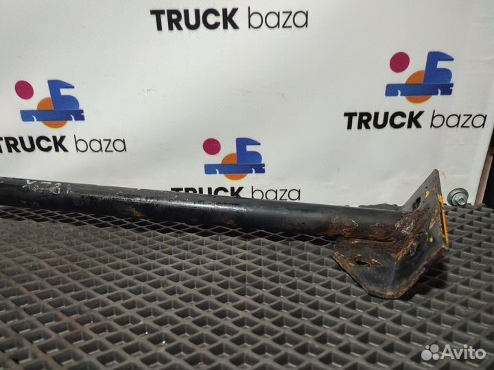 1747867 Кронштейн подножки левый