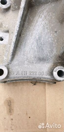 Кронштейн крепления двигателя A 611 222 00 09 Merc