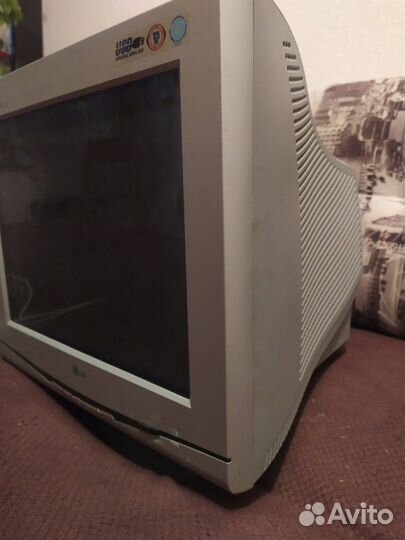 Монитор LG Flatron F700P