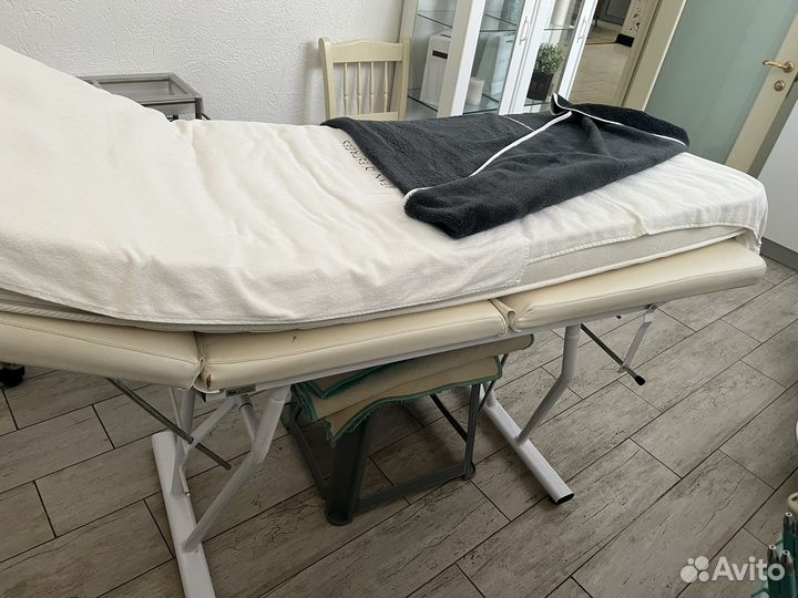 Массажная кушетка