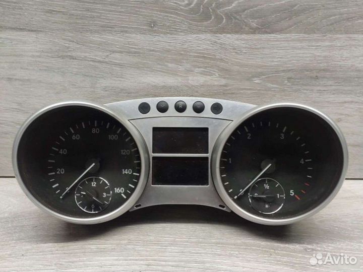 Панель приборов Mercedes M W164