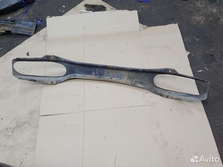 Передний усилитель бампера Opel Omega B