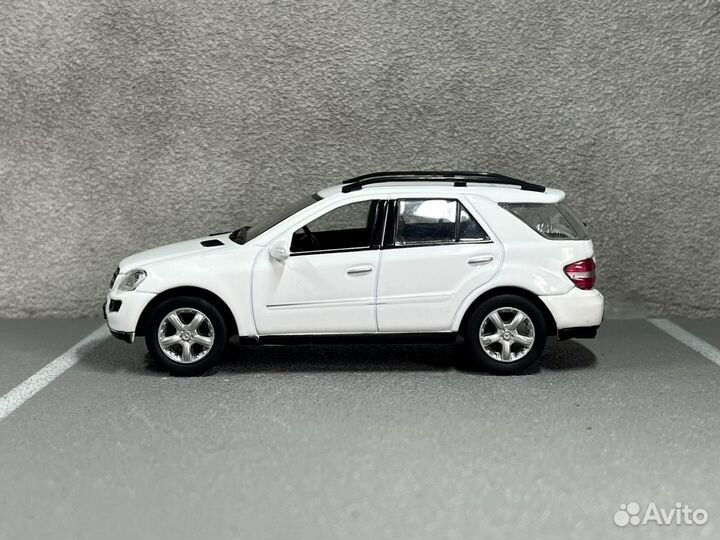 Коллекционная модель Mercedes ML500 1:43 DeA