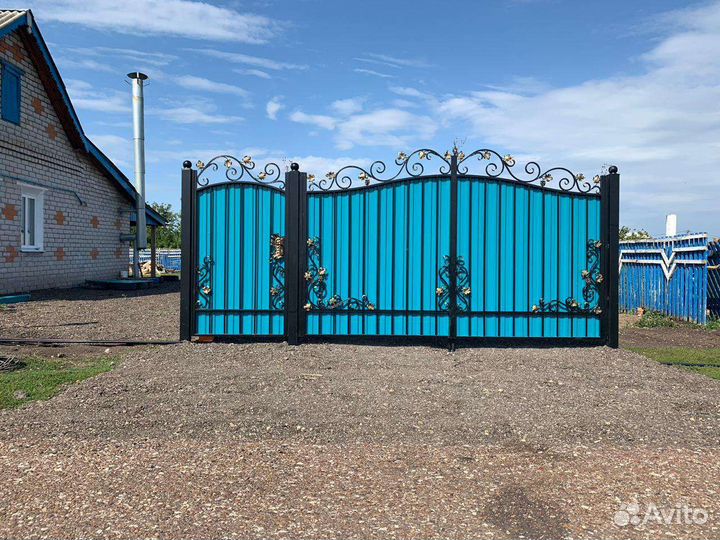 Распашные кованые ворота