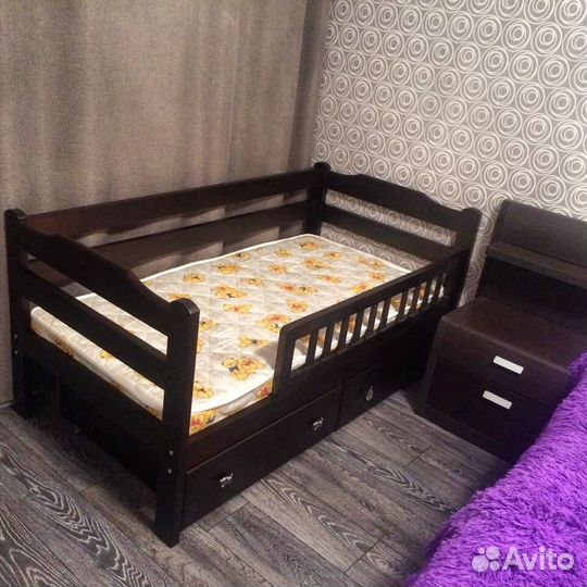 Кровать из массива сосны 