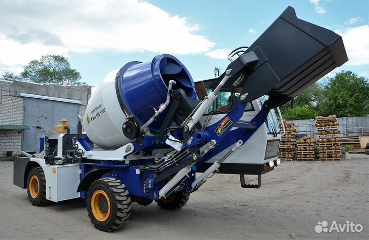 Самоходный бетоносмеситель с самозагрузкой GM100W