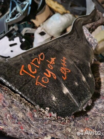 Обшивка багажника Toyota Corolla E120 2003