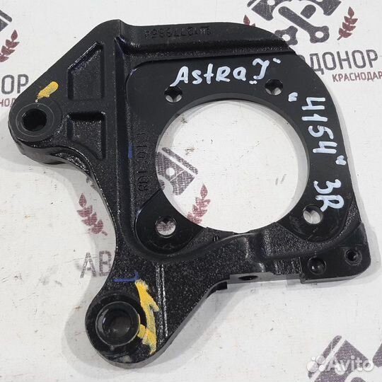 Кронштейн тормозного суппорта задний правый Opel