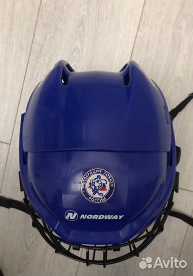 Хоккейный шлем