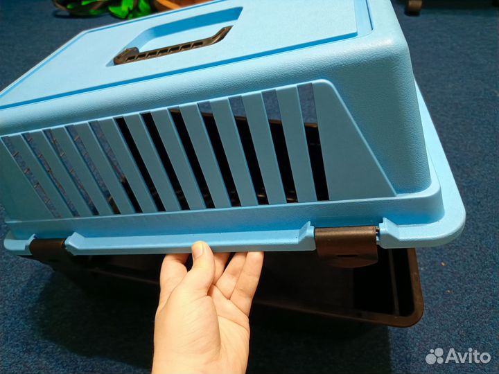 Переноска для кошек и маленьких собак