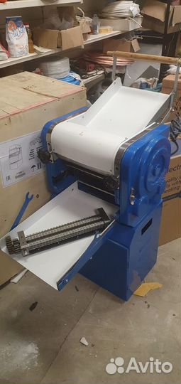 Тестораскатка-лапшерезка электрическая xinxin