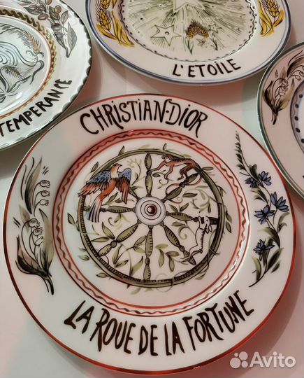 Набор тарелок dior