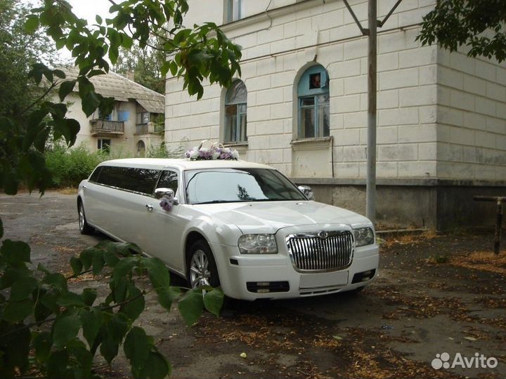 Крайслер с пробегом на авито. Крайслер 300с лимузин. Chrysler 300c Limousine. Крайслер 300c лимузин. Chrysler 300 лимузин.