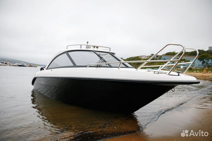 Прогулки на катере. Вейкборд и ватрушка за катером