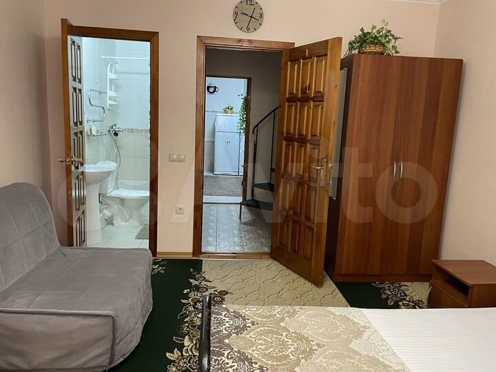 Комната 18 м² в 5-к., 2/4 эт.