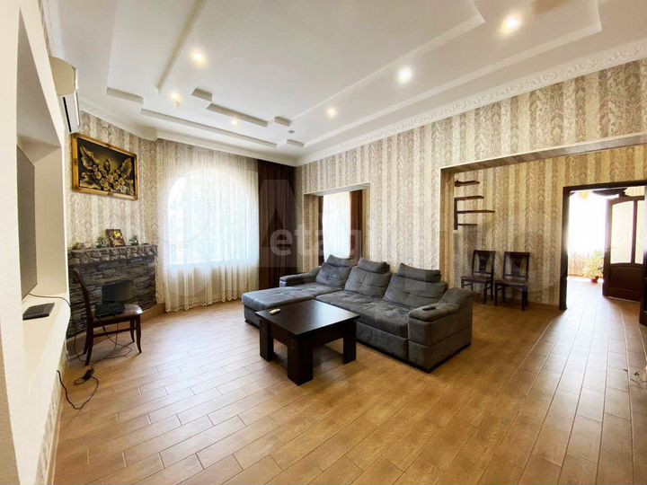 Дом 224,9 м² на участке 7,6 сот.