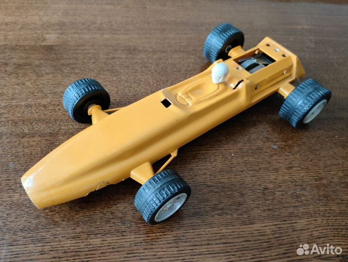 Игрушка в возрасте - гоночный болид из СССР