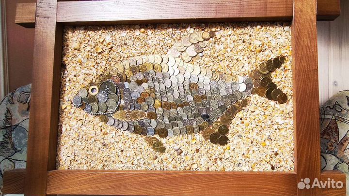 Картина из монет и купюр