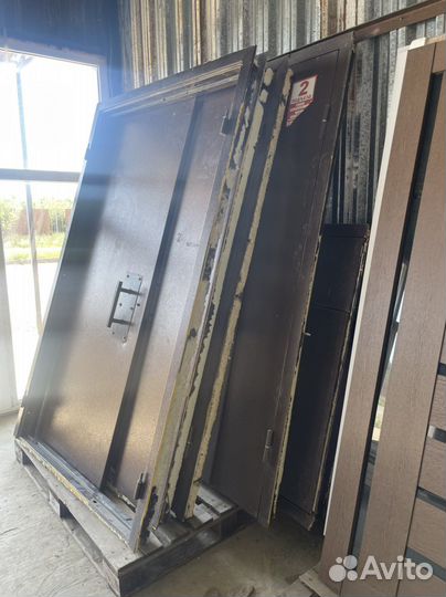 Дверь металлическая двухстворчатая