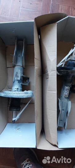 Амантизаторы на весту передние