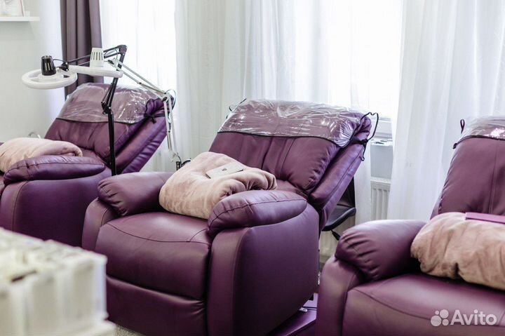 Мастер по наращиванию ресниц / лешмейкер