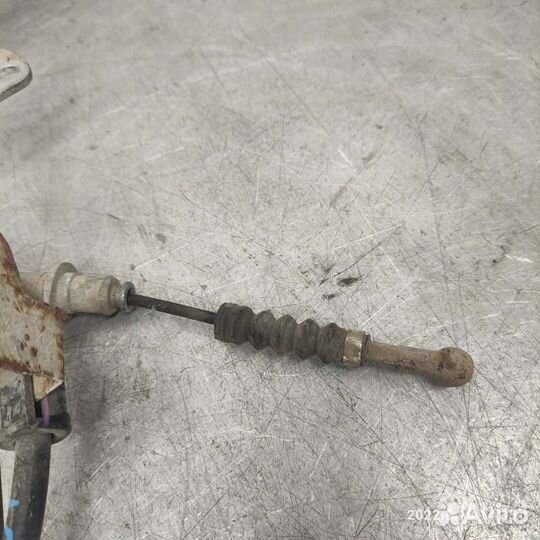 Трос ручника левый Toyota Corolla 151 1ZR 2011