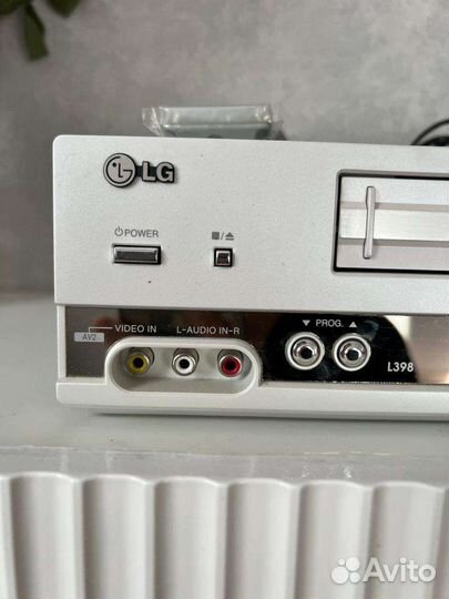 Видео магнитофон LG в рабочем состоянии