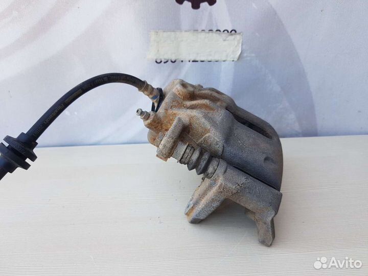 Суппорт передний правый Renault Duster 1