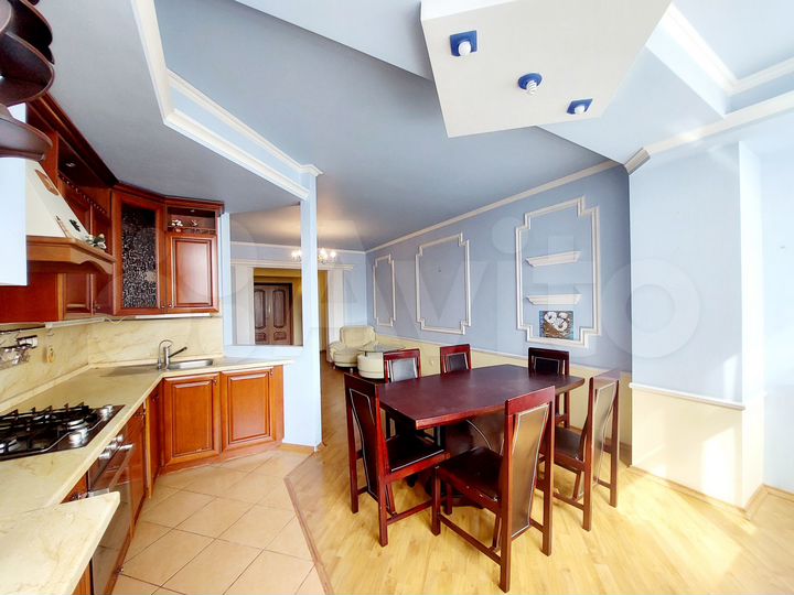 3-к. квартира, 109,7 м², 7/10 эт.