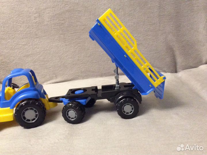 Игрушка синий трактор с прицепом