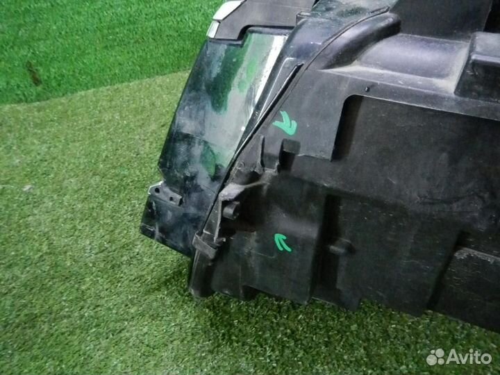 Фара правая Volkswagen Tiguan