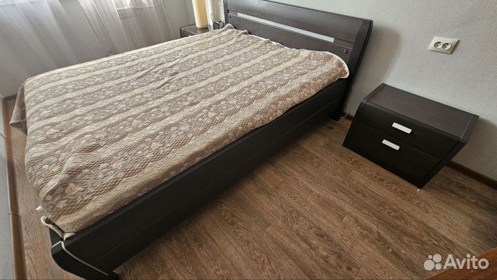 Кровать двухспальная бу 180 х 200 с комодом