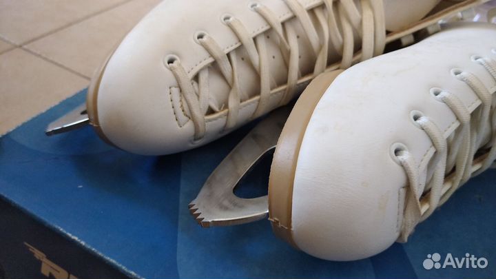 Фигурные коньки risport