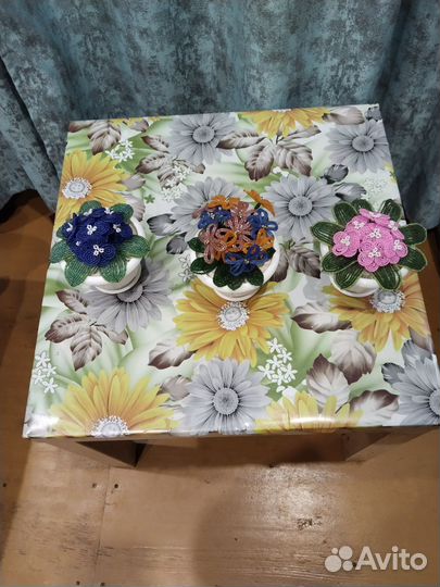 Искусственные цветы в горшках