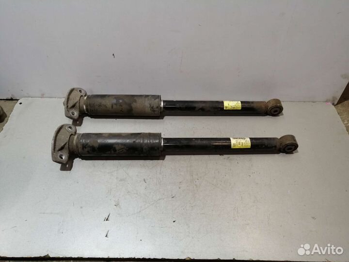 Задняя стойка амортизатор Шевроле Круз