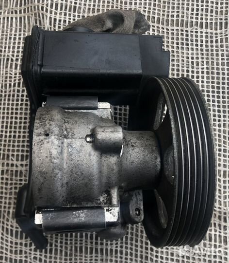 Пежо Ситроен 2,0 HDI насос гур