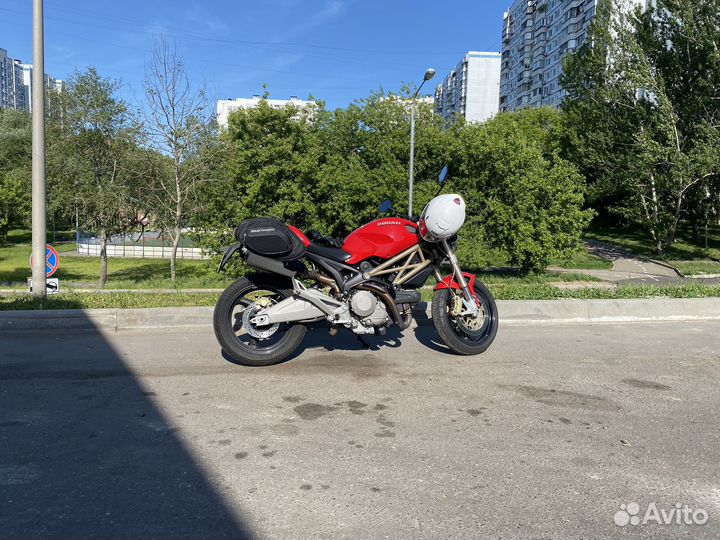 Ducati Monster 696