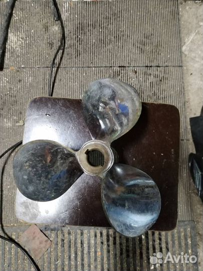 Винт на катер 