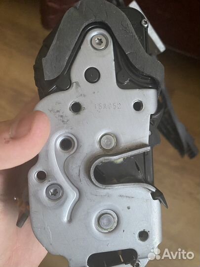 Замок левой передней двери astra j