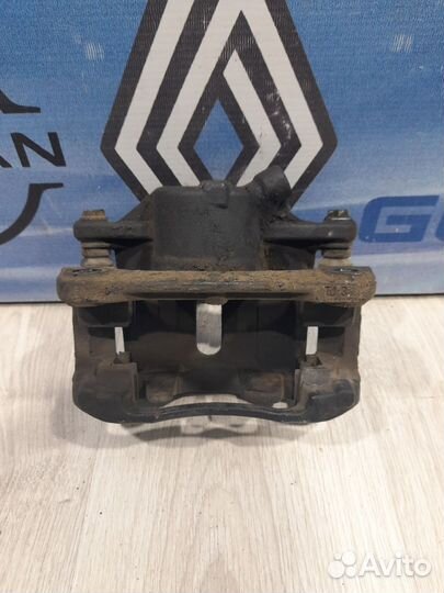 Суппорт тормозной перед Renault megane 2 Прав