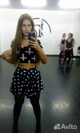 Юбка короткая черная в горошек