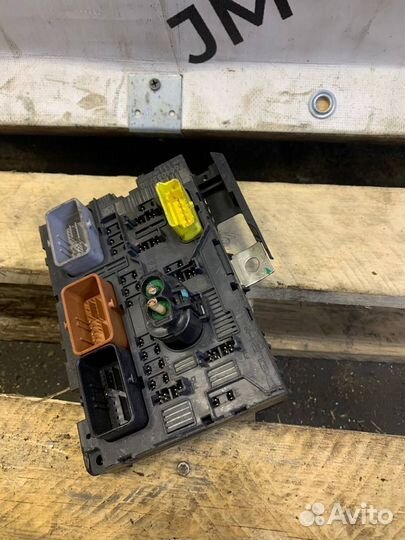 Блок предохранителей подкапотный Peugeot Citroen
