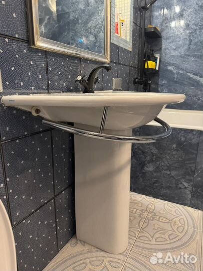 Раковина с пьедесталом Испания б/у