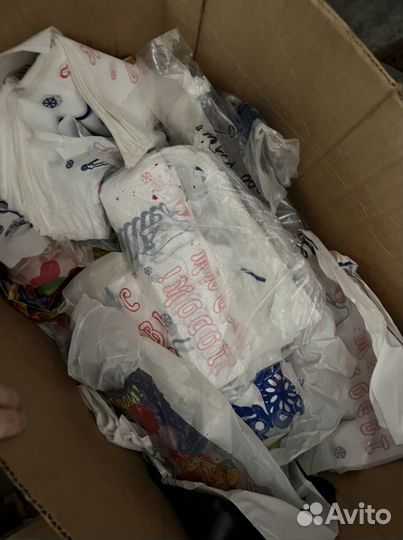 Пластиковые вилки, ложки, ножи, тарелки, контейнер