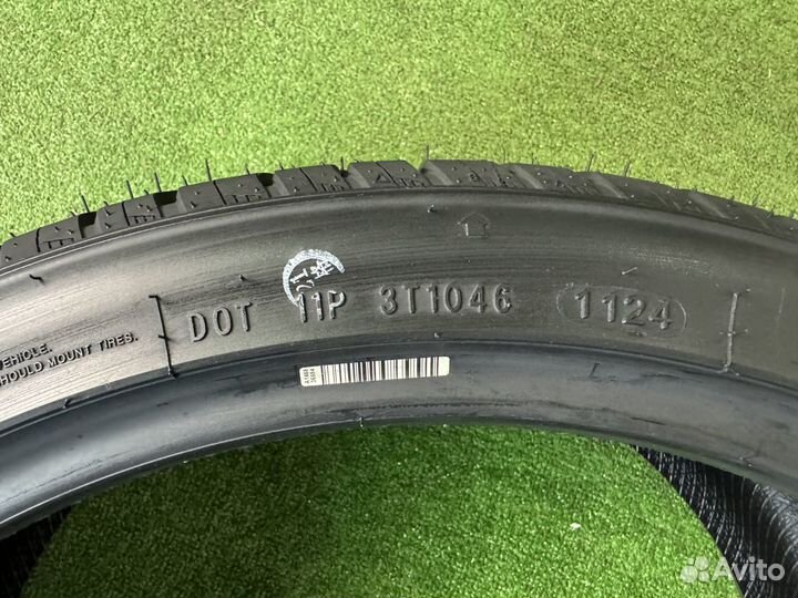 Royal Black Royal A/S 235/35 R19 91W