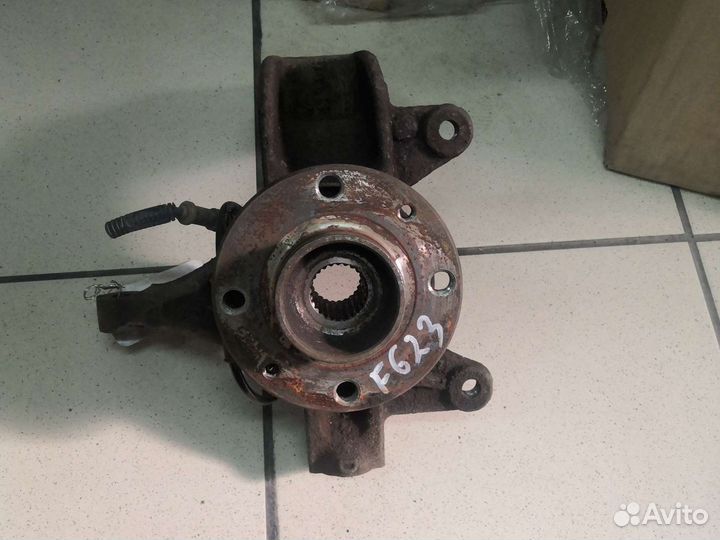 Renault кулак правый